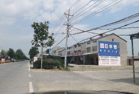  商城如何能保证墙体广告的醒目性？