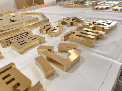  商城拉丝不锈钢字的特点。